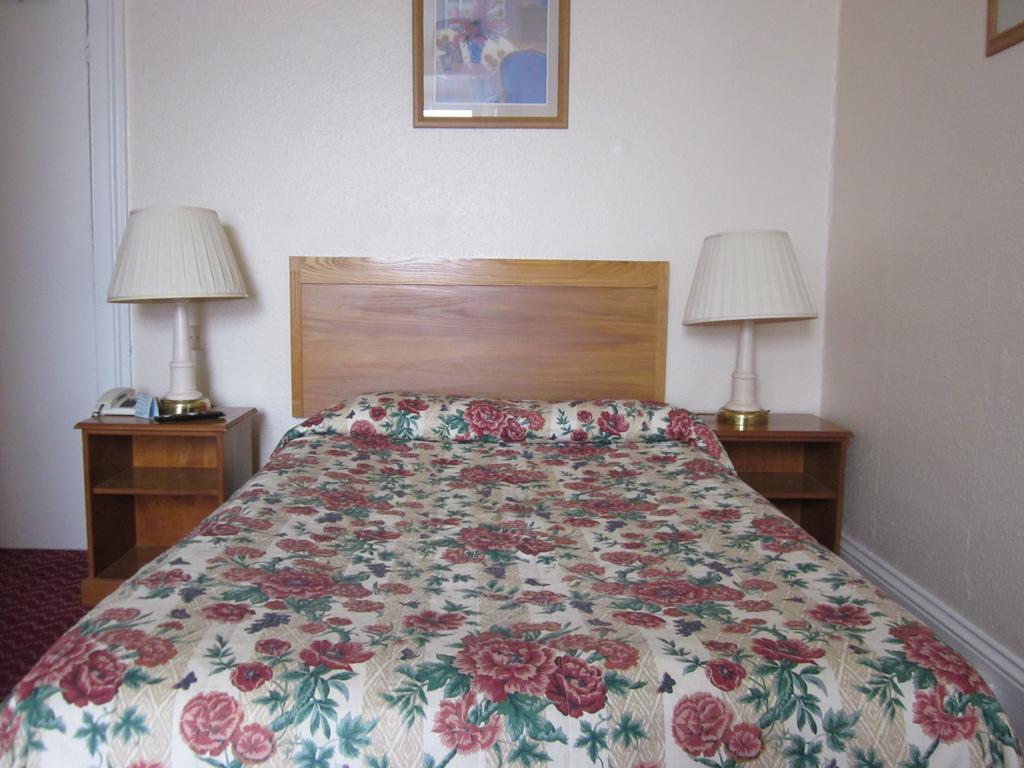 The Highcliffe Hotel Clevedon Room photo