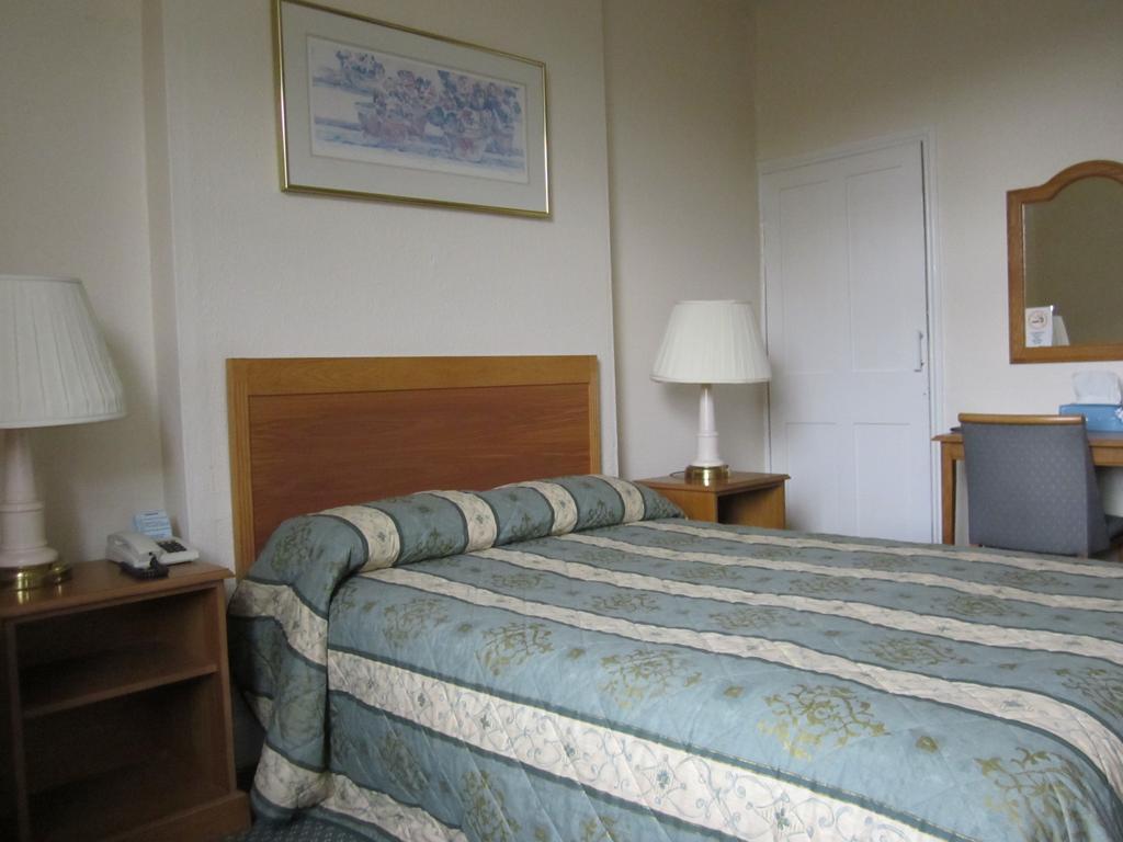 The Highcliffe Hotel Clevedon Room photo